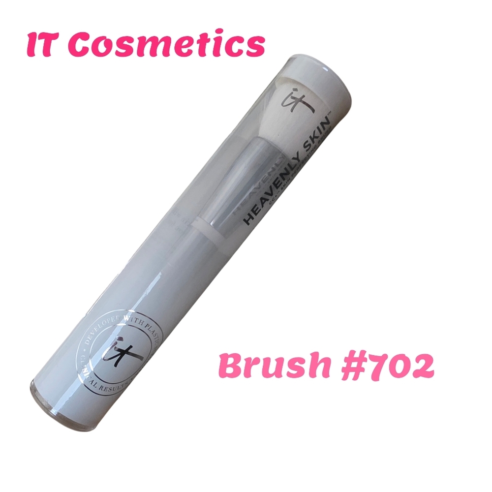 IT COSMETICS Heavenly Skin CC+ Skin-Perfecting Brush #702 NEW